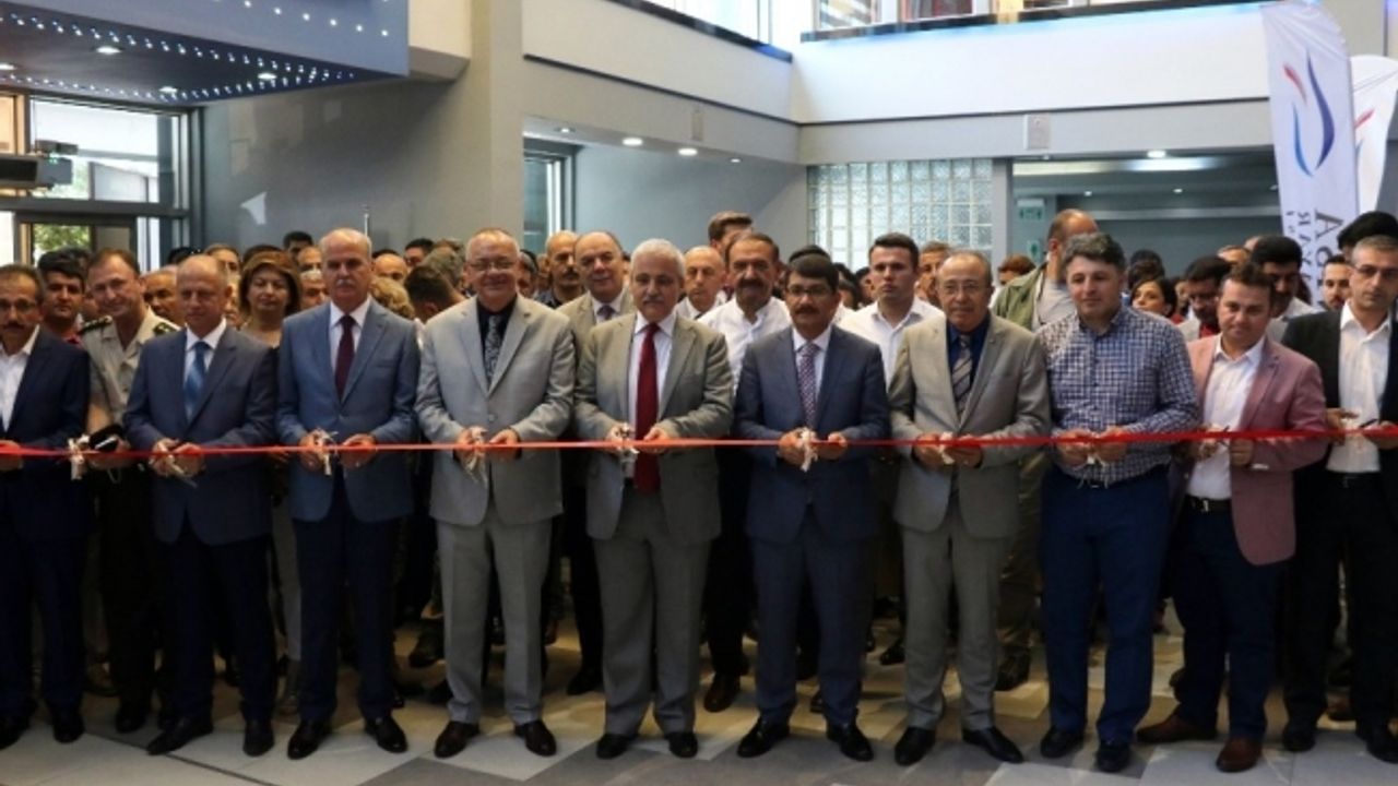 İHA’nın 15 Temmuz fotoğraf sergisine Manisa’da yoğun ilgi