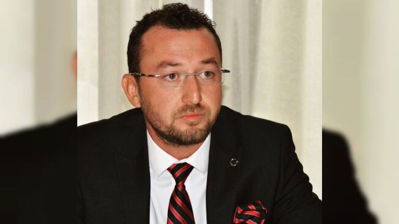 Aloğlu, kendisini gençliği ve tecrübesizliğiyle eleştirenlere cevap verdi