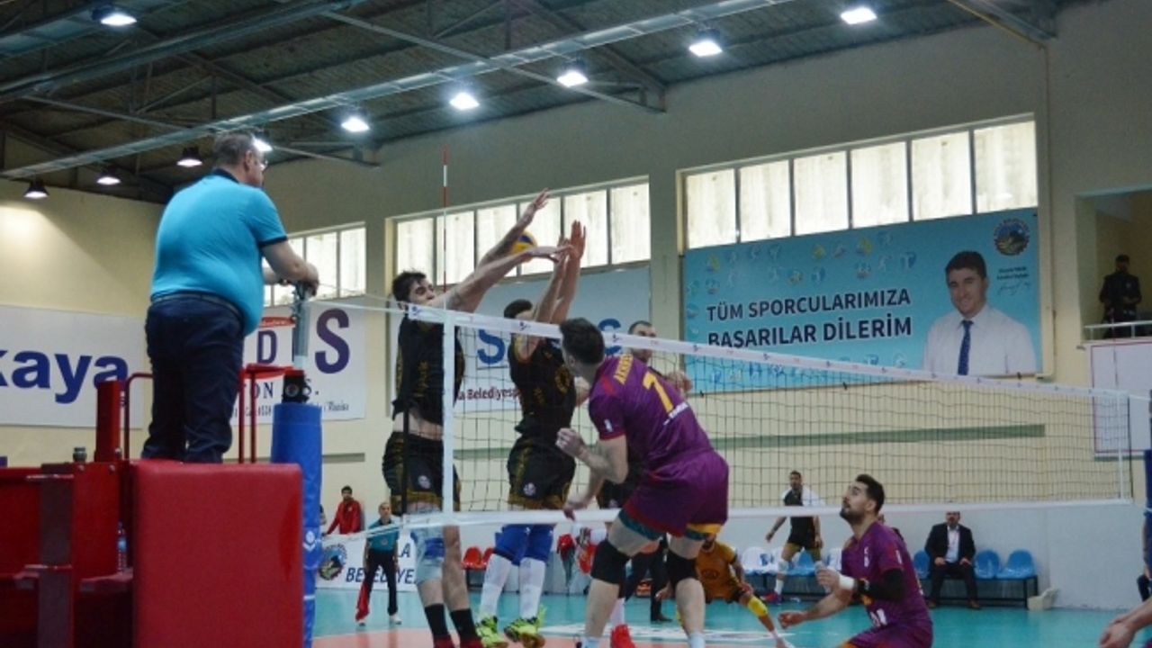 Efeler Ligi: Jeopark Kula Belediyespor: 1- Galatasaray: 3