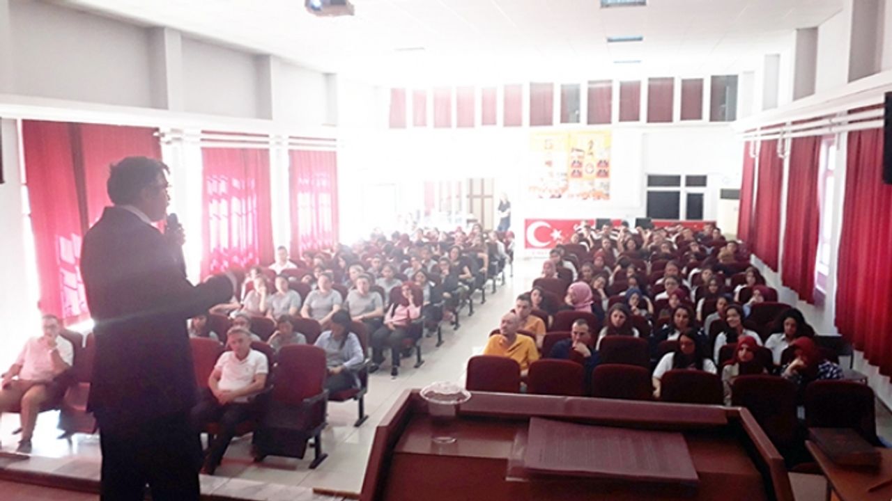 Tarihçi-Yazar Naci Yengin’den "Fatih ve Manisa Konferansı"