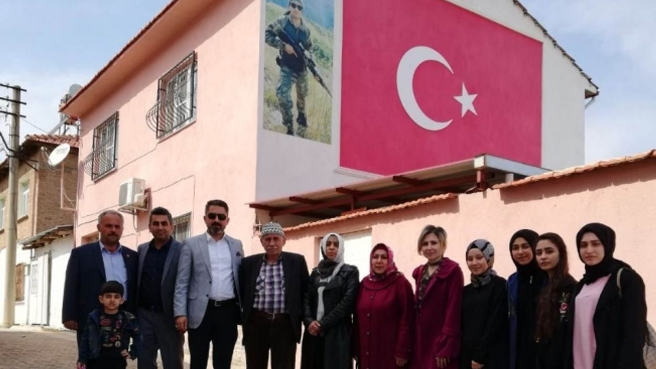 İmam hatipli kız öğrenciler şehit ailesini unutmadı
