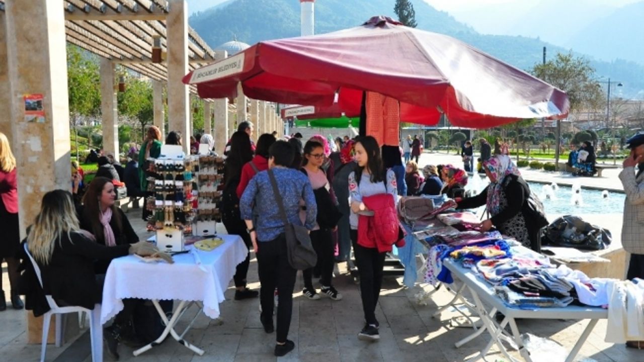 Mikro kredi ile üretim yapan kadınlar ürünlerini sergiledi