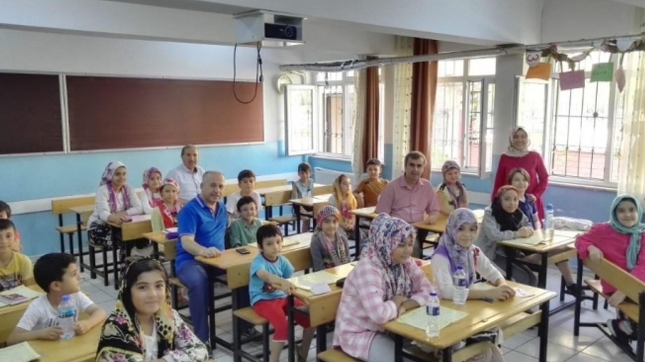 Turgutlu Halk Eğitim Merkezinde 800 öğrenci Kur’an okumayı öğrendi