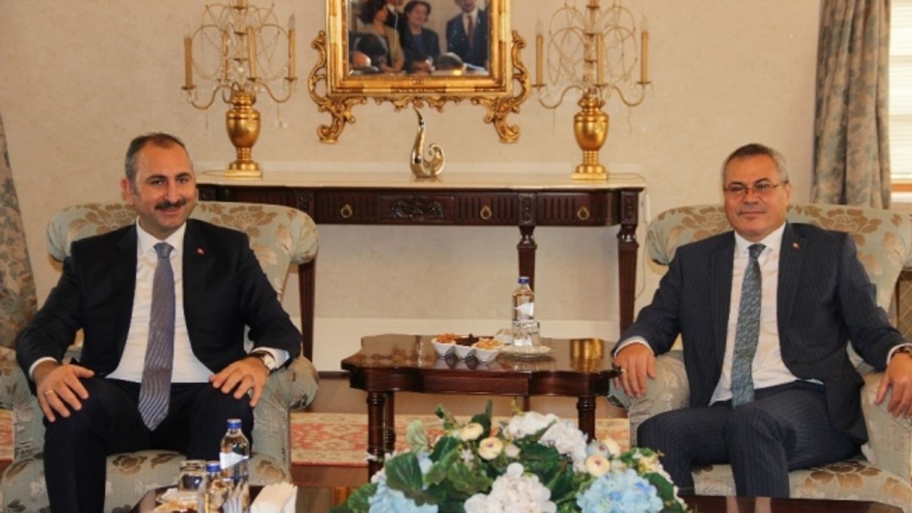 Bakan Gül: "Manisa’da yetişen şehzadeler buradan tüm dünyaya adalet dağıtmış"