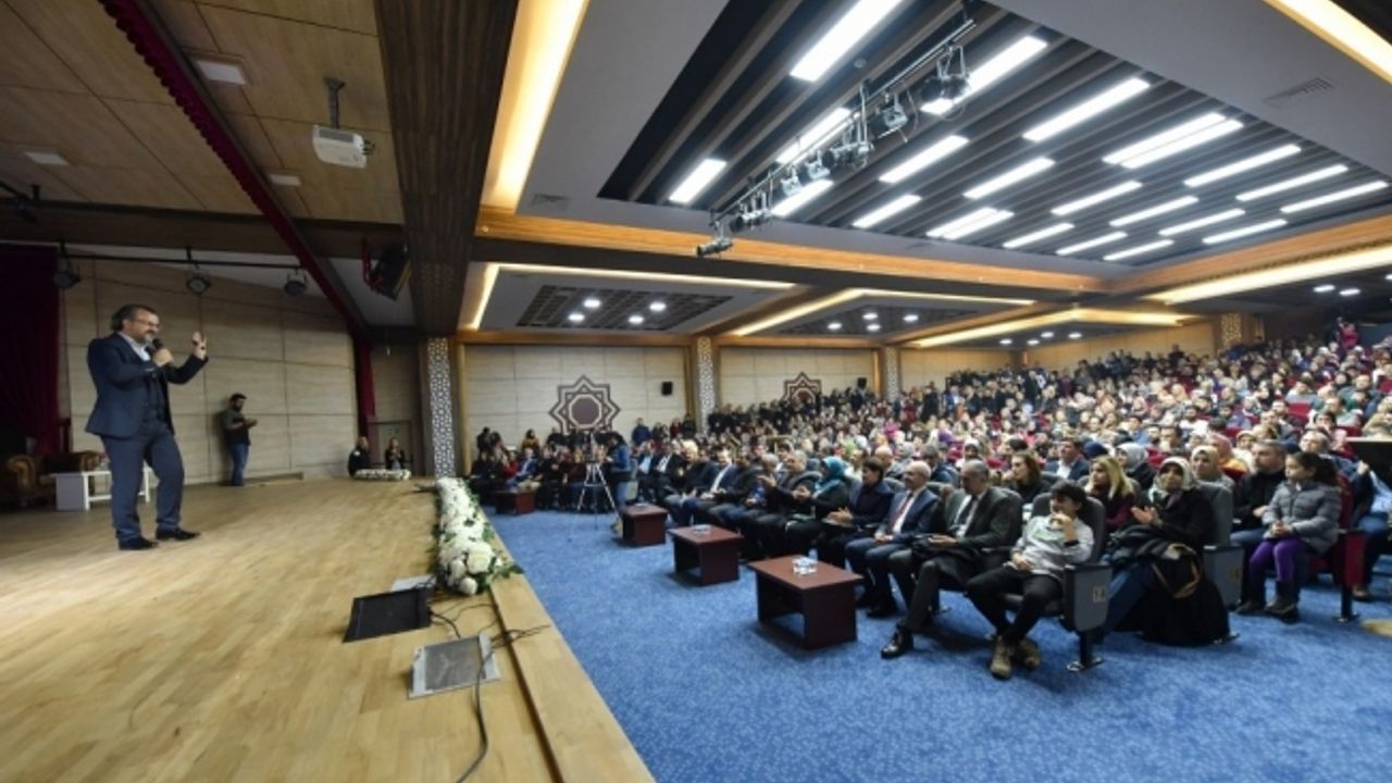 Manisa’da ailelere yönelik ‘Bilinçli Aile Duyarlı Genç’ semineri