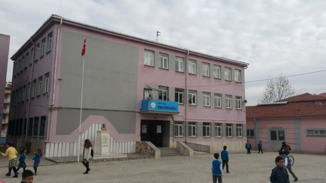 Kula’da deprem riski taşıyan okul öğrencileri ikili eğitime geçiyor