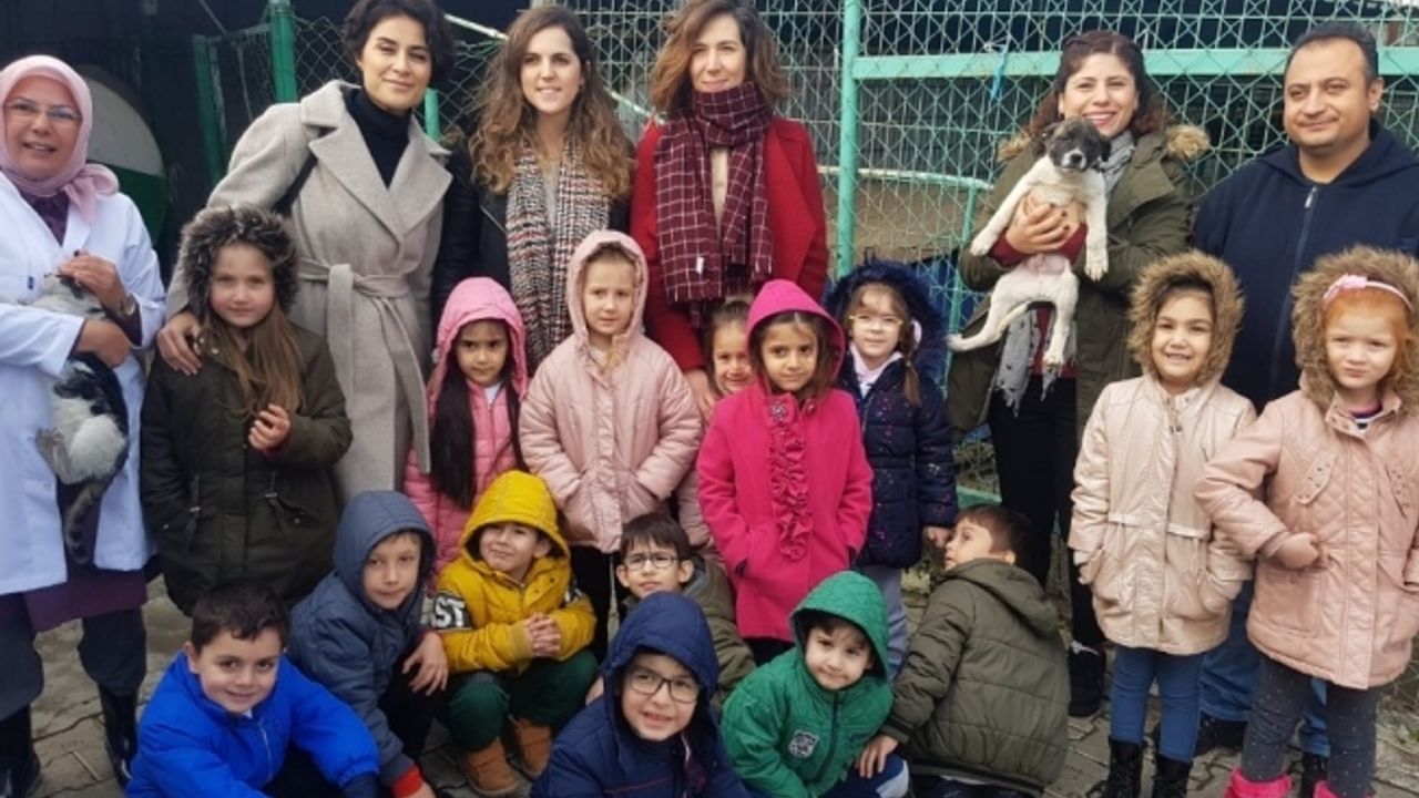 Minikler hem hayvanları tanıma hem de sevme fırsatı buldu