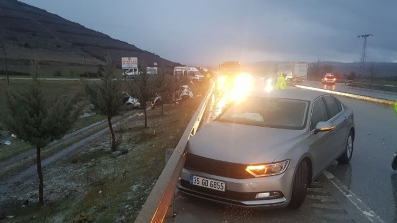 Kula’da 6 araçlı zincirleme trafik kazası: 2 yaralı