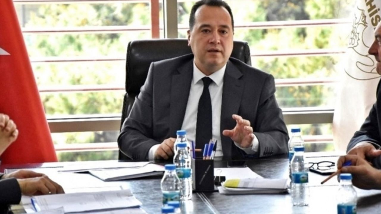 Akhisar Belediye Başkanı Besim Dutlulu: "Play-off oynayıp çıkamayan 3 takım da Süper Lig’e alınsın"