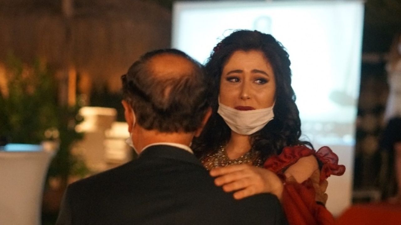 İşitme engelli babasının tek isteğini kına gecesinde gerçekleştirdi