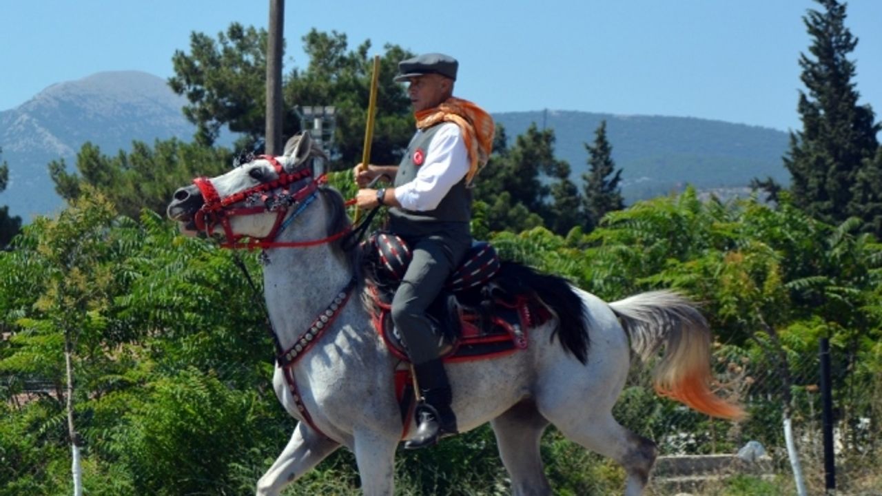 30 yıllık otobüs şoförünün at tutkusu