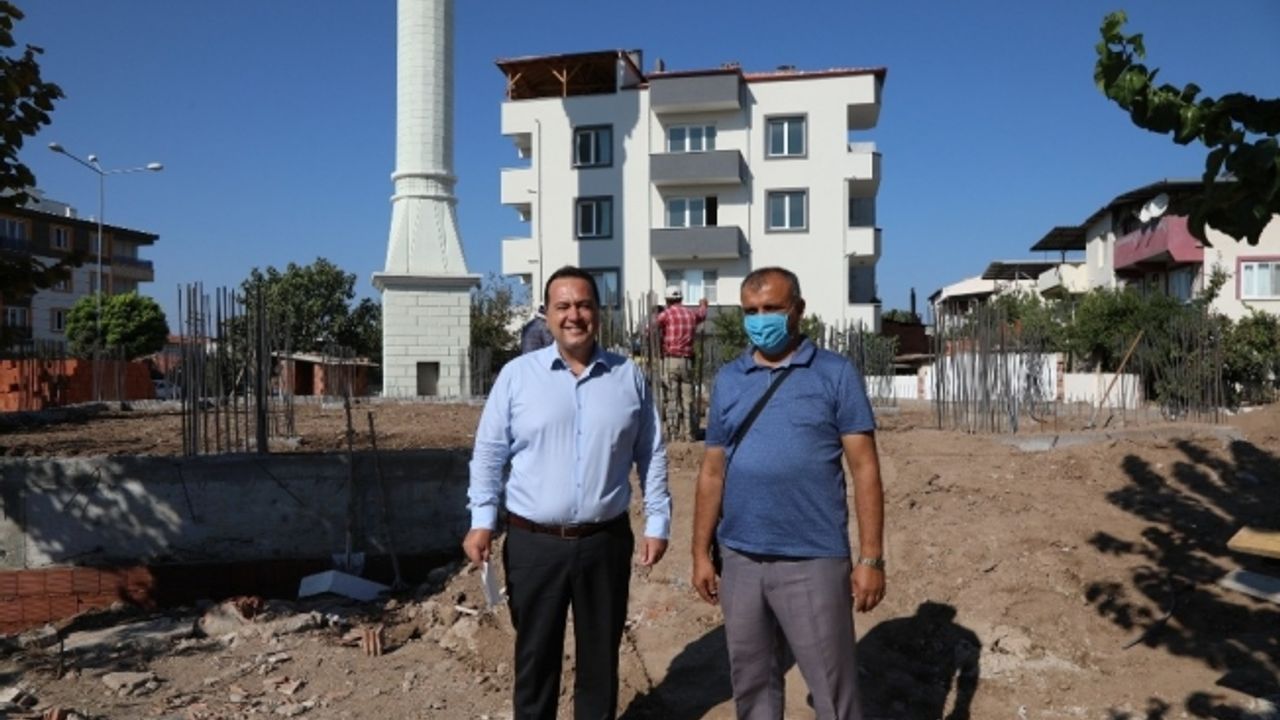Akhisar Belediyesi’nden depremde zarar gören caminin yapımına destek