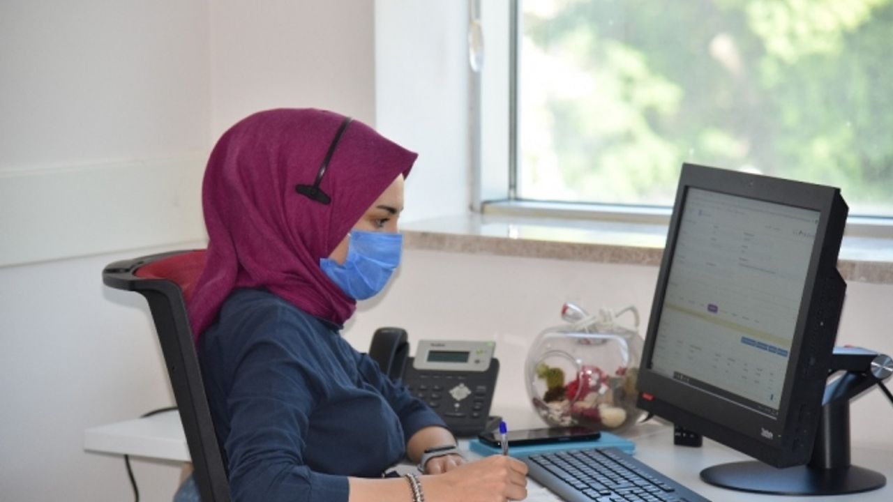 Manisa’da Covid-19 çağrı ve kriz merkezi hizmete girdi