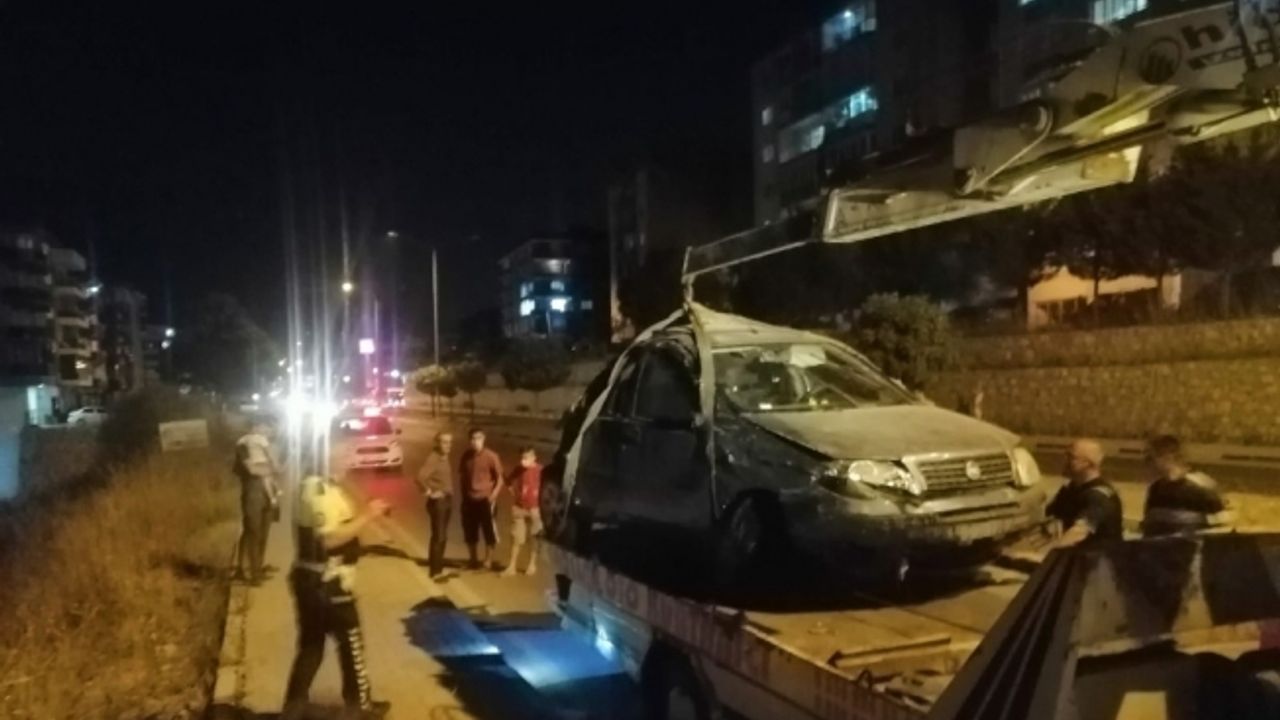 Manisa’da otomobil takla atarak tarlaya uçtu: 2 yaralı