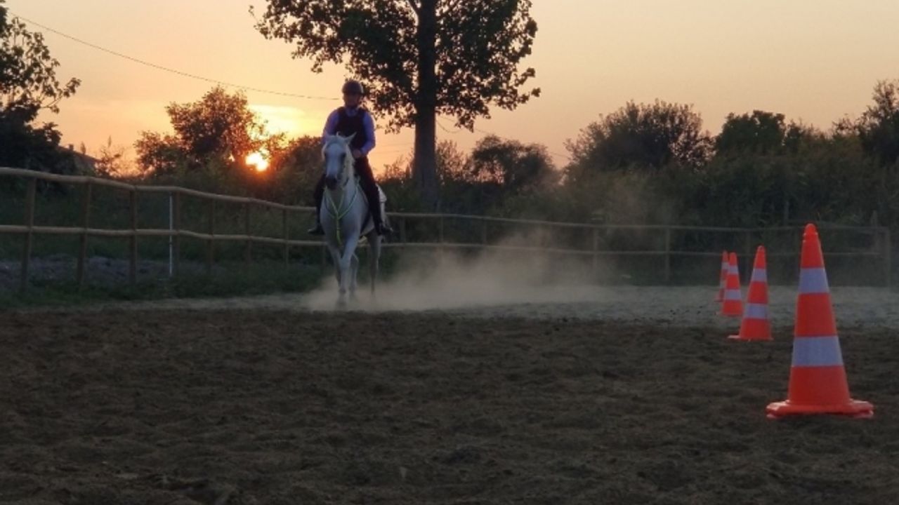 Vali Yardımcısı Özmen ile İl Jandarma Komutanı Yıldırım ata bindi