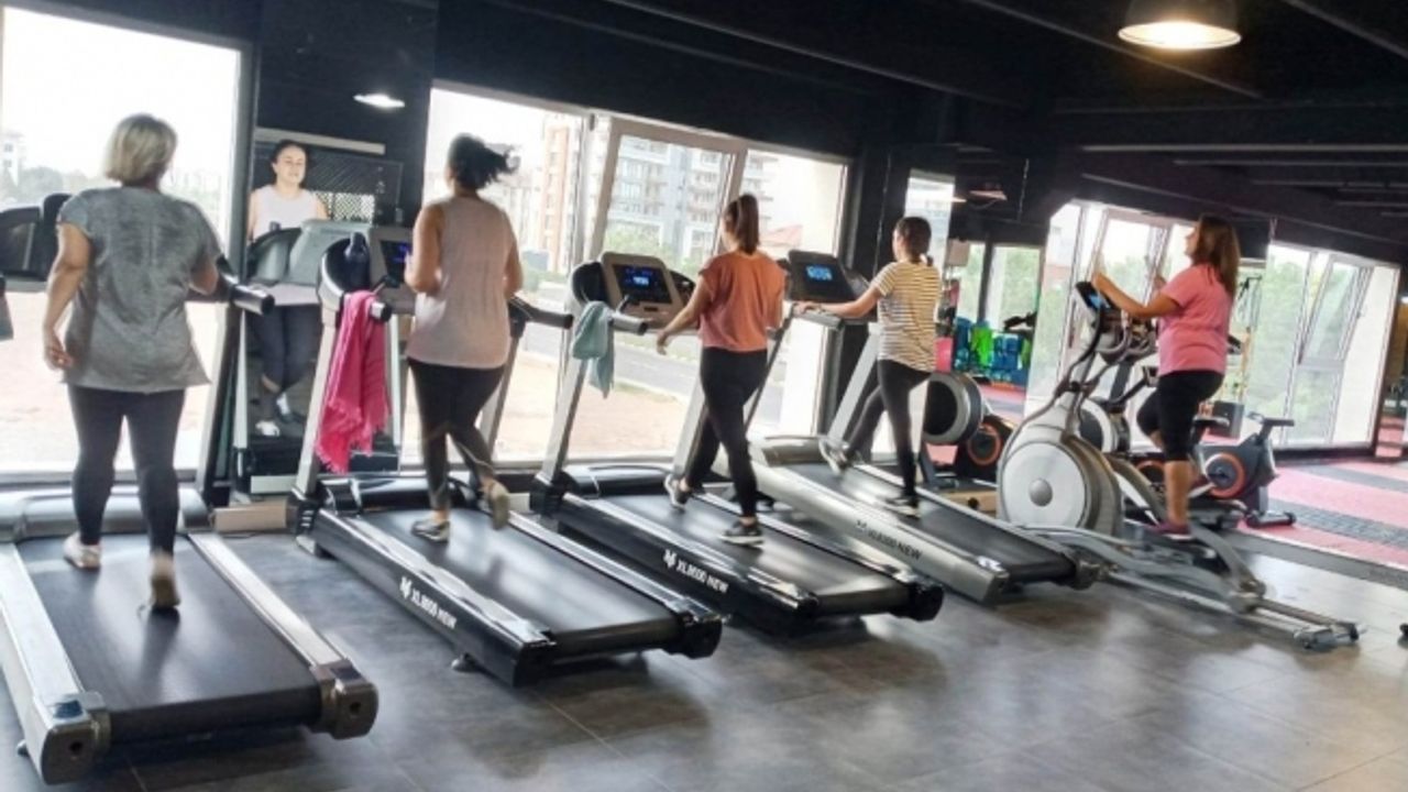 Yunusemreli kadınlardan Millet Çarşısı spor salonuna yoğun ilgi