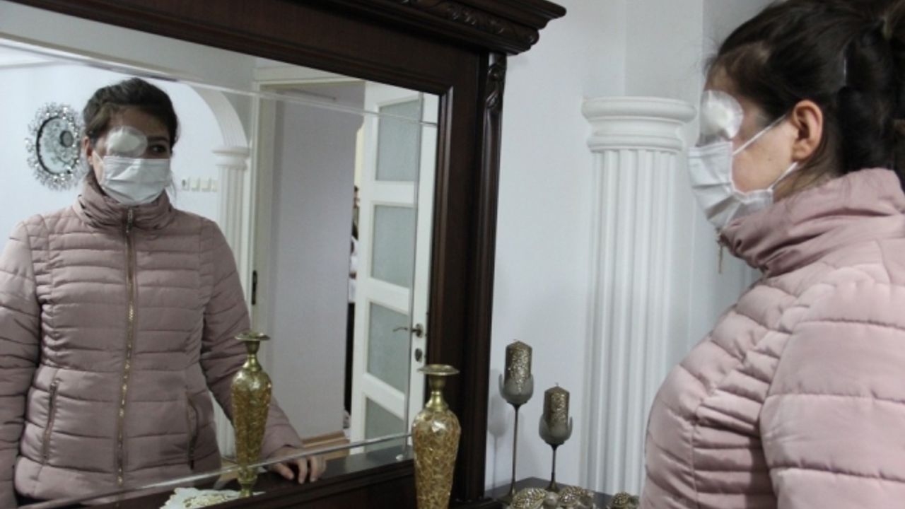 (Özel) Kazada göz kapağını kaybeden genç kız ameliyat olup aynalarla barışmak istiyor