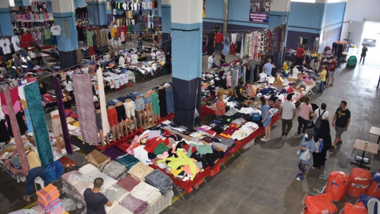 Sosyete pazarı ve sebze meyve pazarı her salı Millet Çarşısında