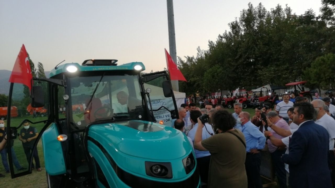 Yerli ve milli elektrikli traktör Manisa’da görücüye çıktı