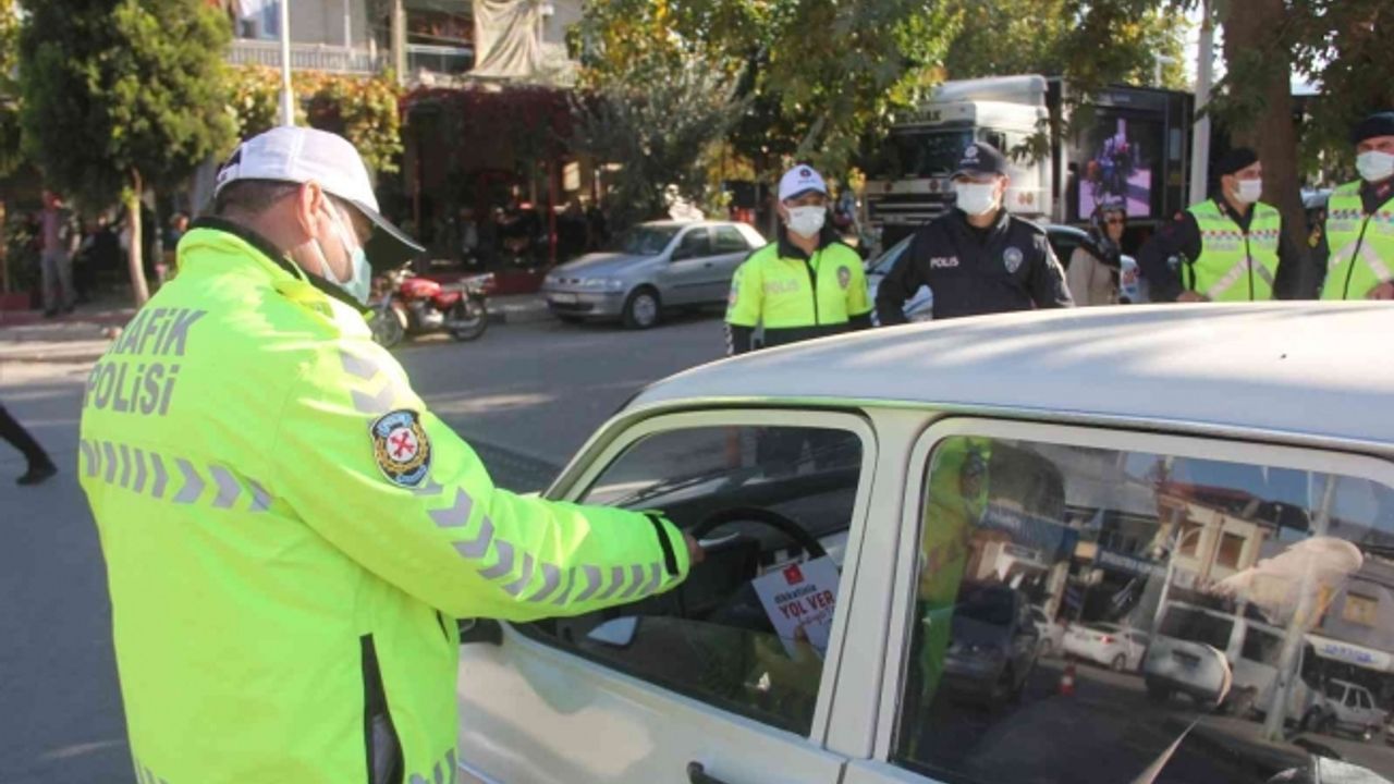 Sarıgöl’de polis ve jandarmadan ’Bir hareketime bakar hayat’ Projesi uygulandı