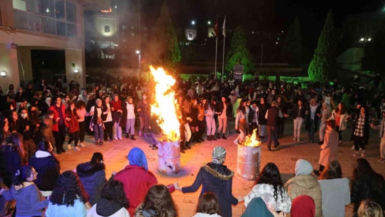 Manisa’da yurt öğrencileri ’Biz Bize Moral Akşamları’ ile stres attı
