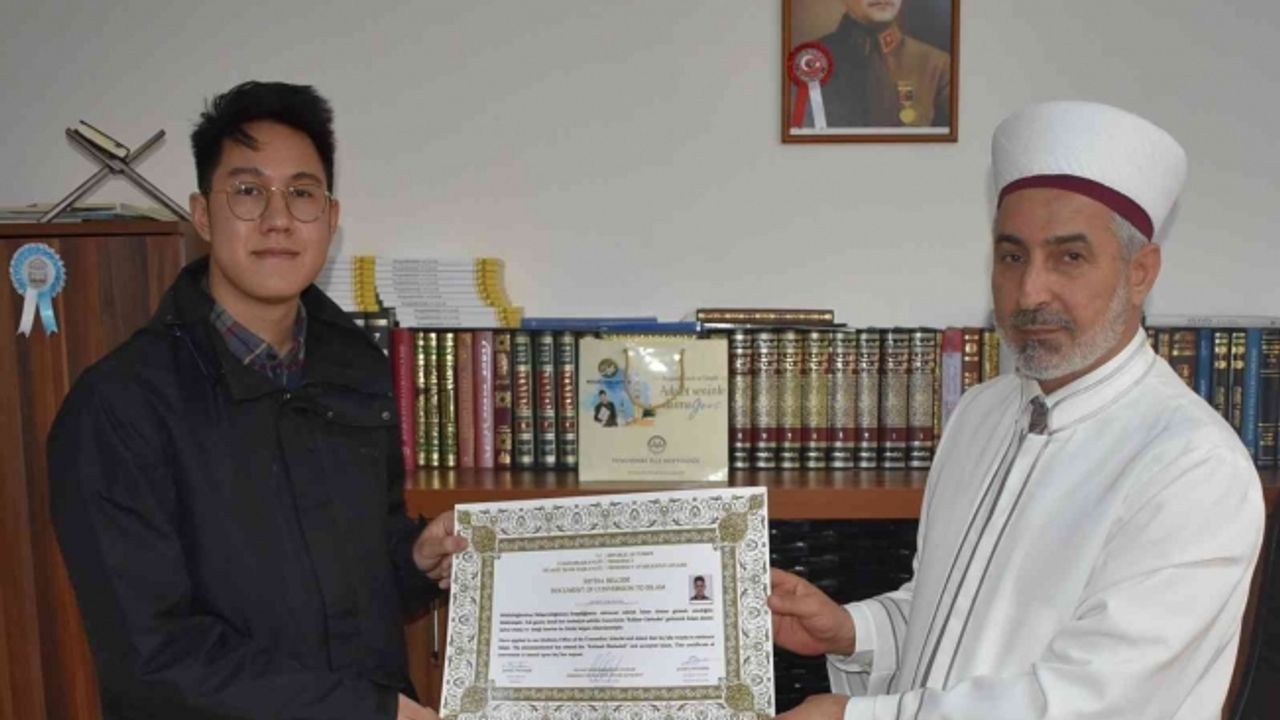 ABD’li Anthony Manisa’da kelime-i şehadet getirip Müslüman oldu