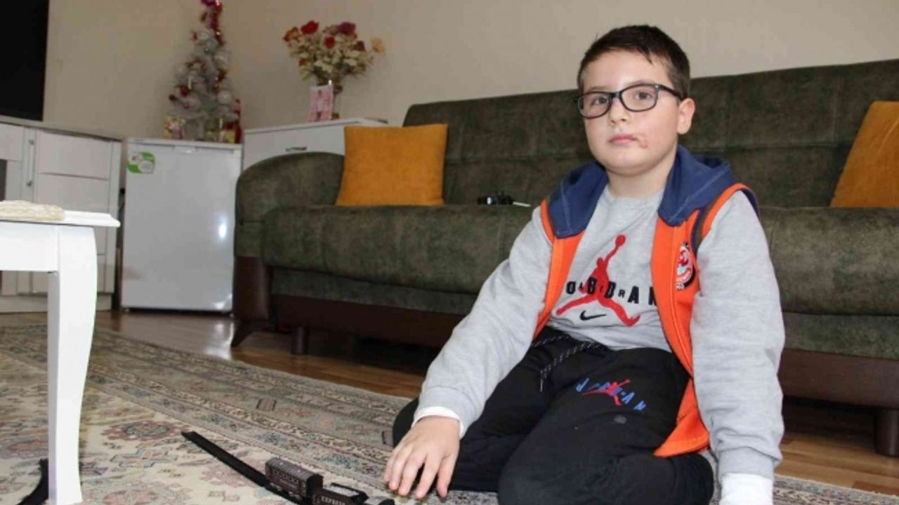 Köpek saldırısında ölümden dönen Mert: “Köpek görünce anne ve babamın arkasına saklanıyorum”