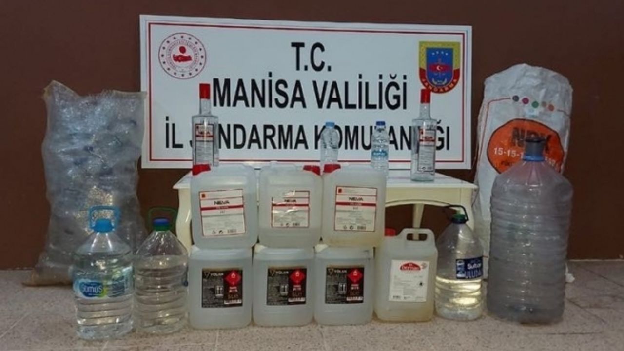 Manisa’da sahte içki operasyonu: Yaşlı adamın evinde 50 litre etil alkol ele geçirildi