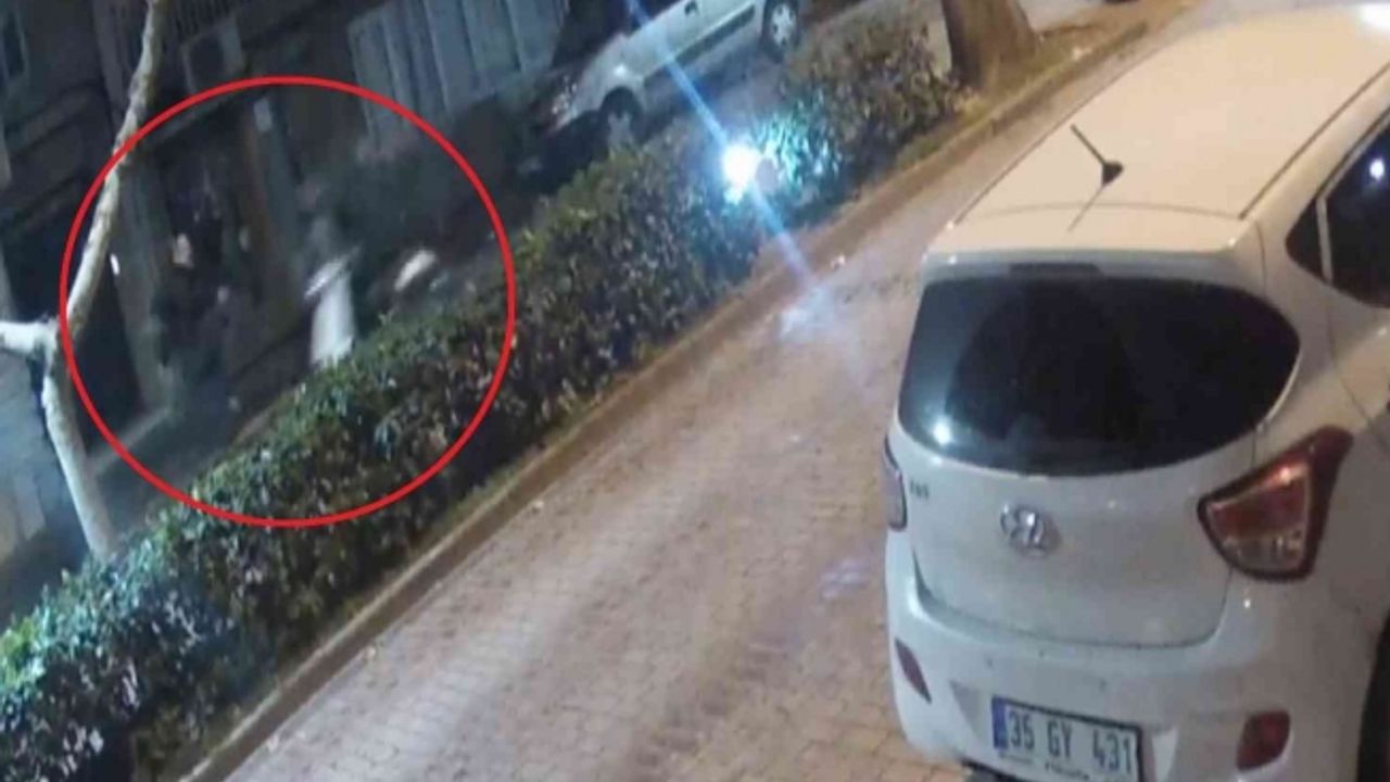 Polisten kaçan motosikletliye güvenlik görevlisinden tekme