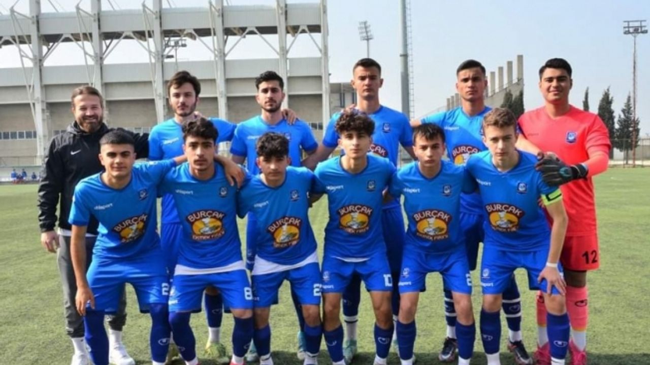 Yunusemre Belediyespor U18 takımı namağlup grup şampiyonu oldu