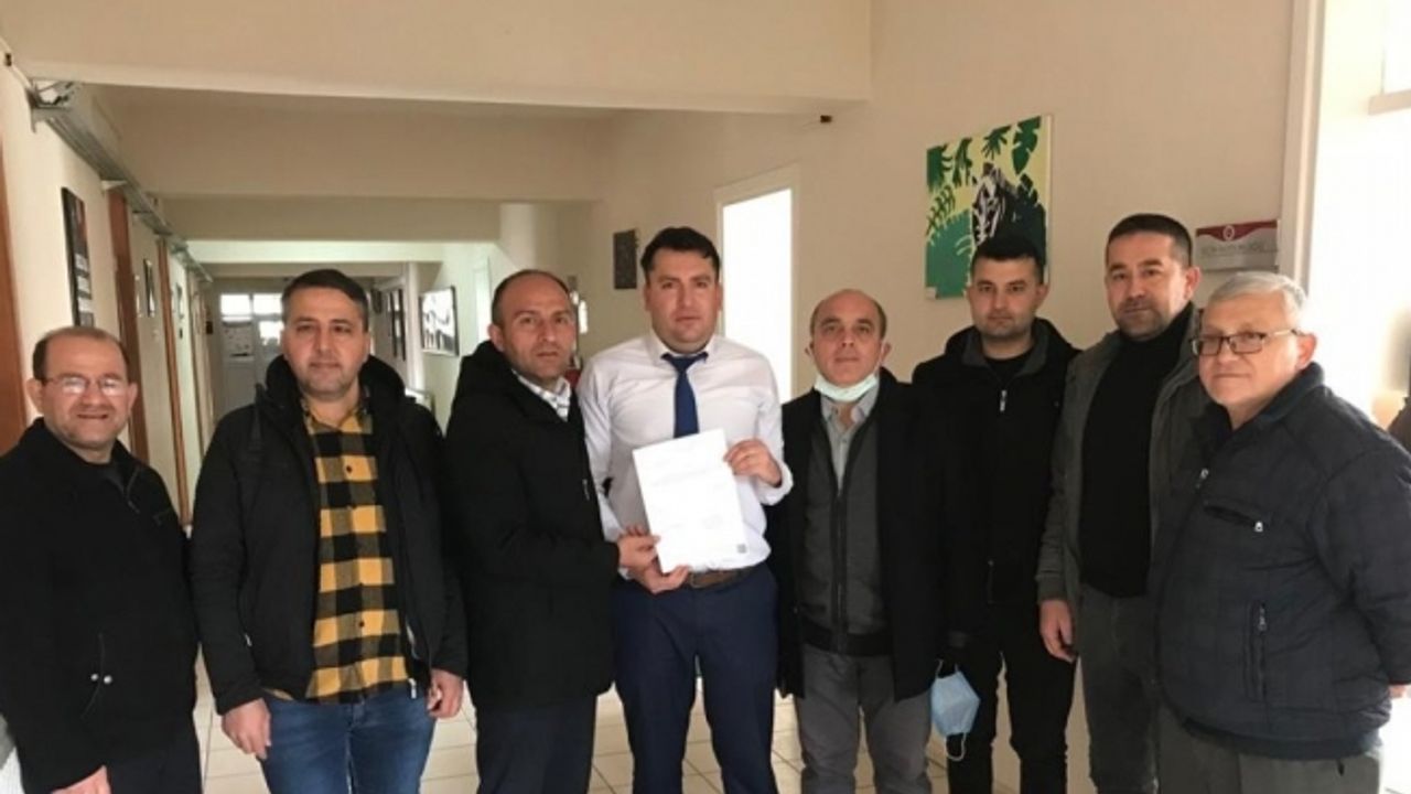 Kula Dokumacılar Odası Başkanı Ercan Yıldırım mazbatasını aldı