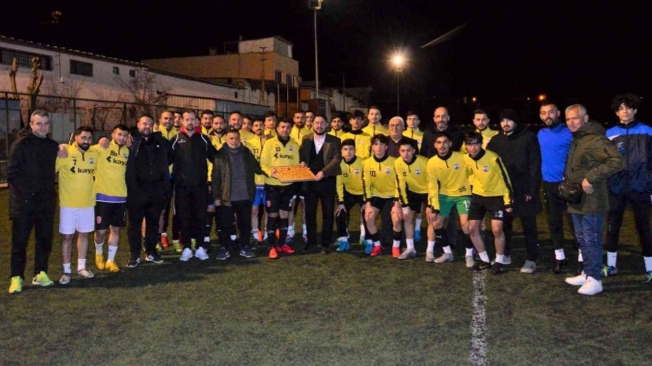 Yunusemre Belediyespor, Horozköyspor’un antrenmanını ziyaret etti