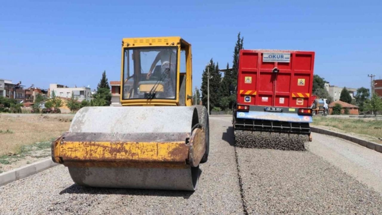 Turgutlu Belediyesi Fen İşleri ekipleri ilçenin her yerinde