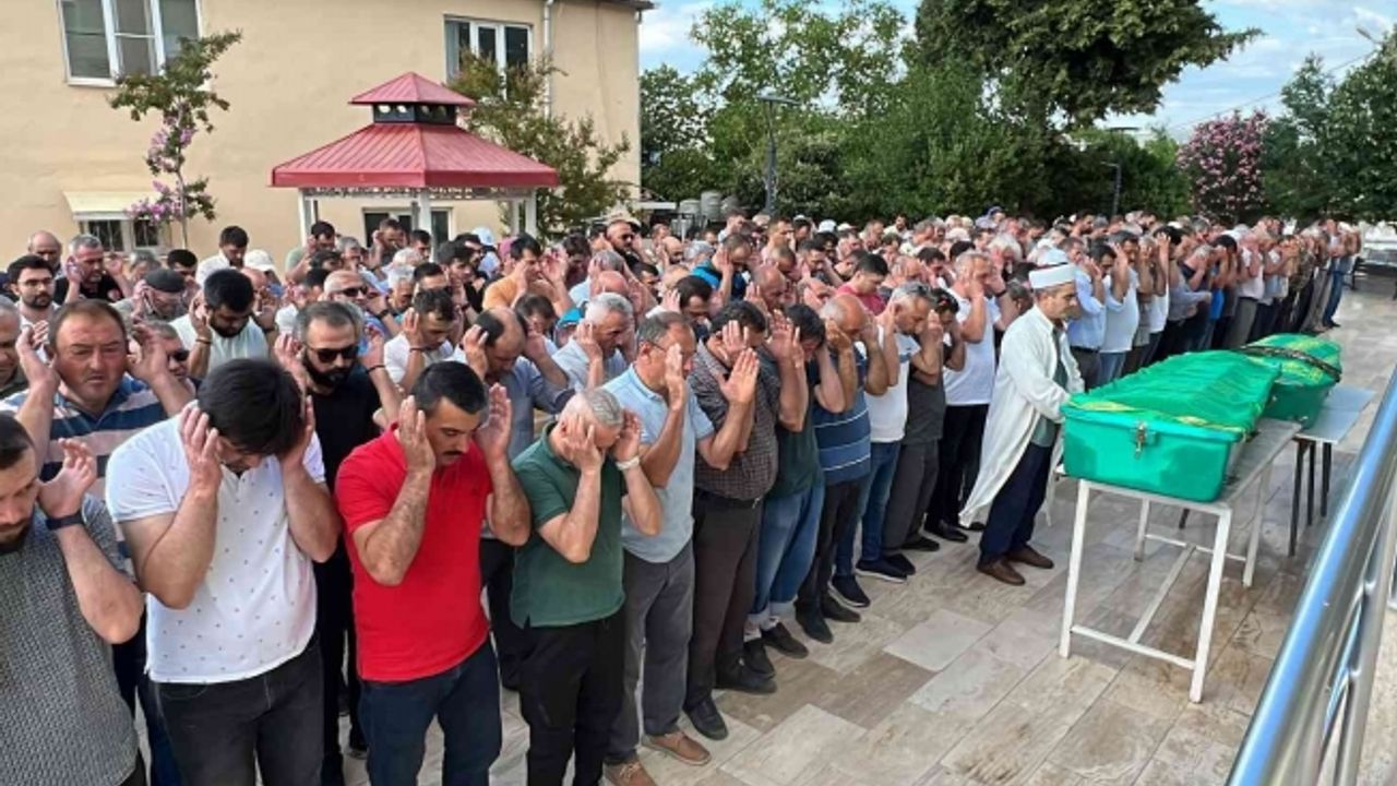 Kocası tarafından öldürülen kadın ve oğlu toprağa verildi