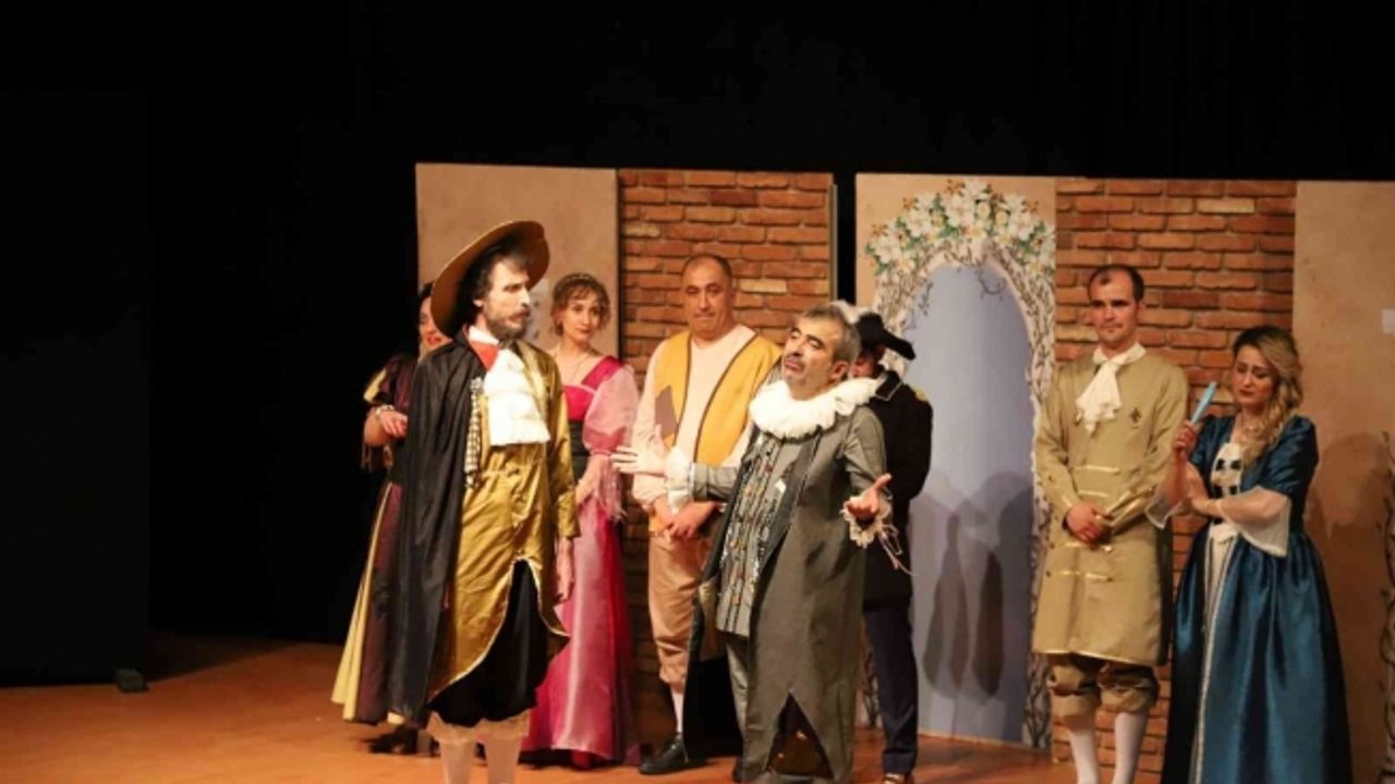 Turgutlu Belediyesi Tiyatrosu “Cimri” ile ikinci kez perdelerini açtı