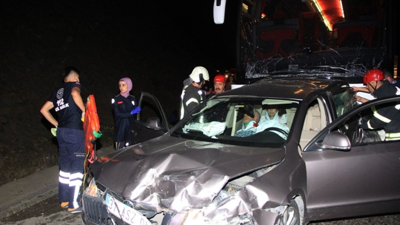 Manisa’da faciaya ramak kaldı: Otobüs ve 2 otomobilin karıştığı trafik kazasında 4 kişi yaralandı