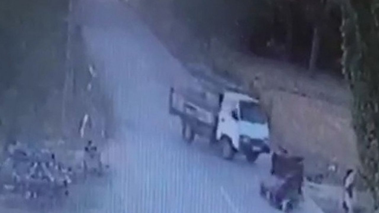 Manisa’da kamyonet ile sepetli motosiklet çarpıştı: 1 ağır yaralı