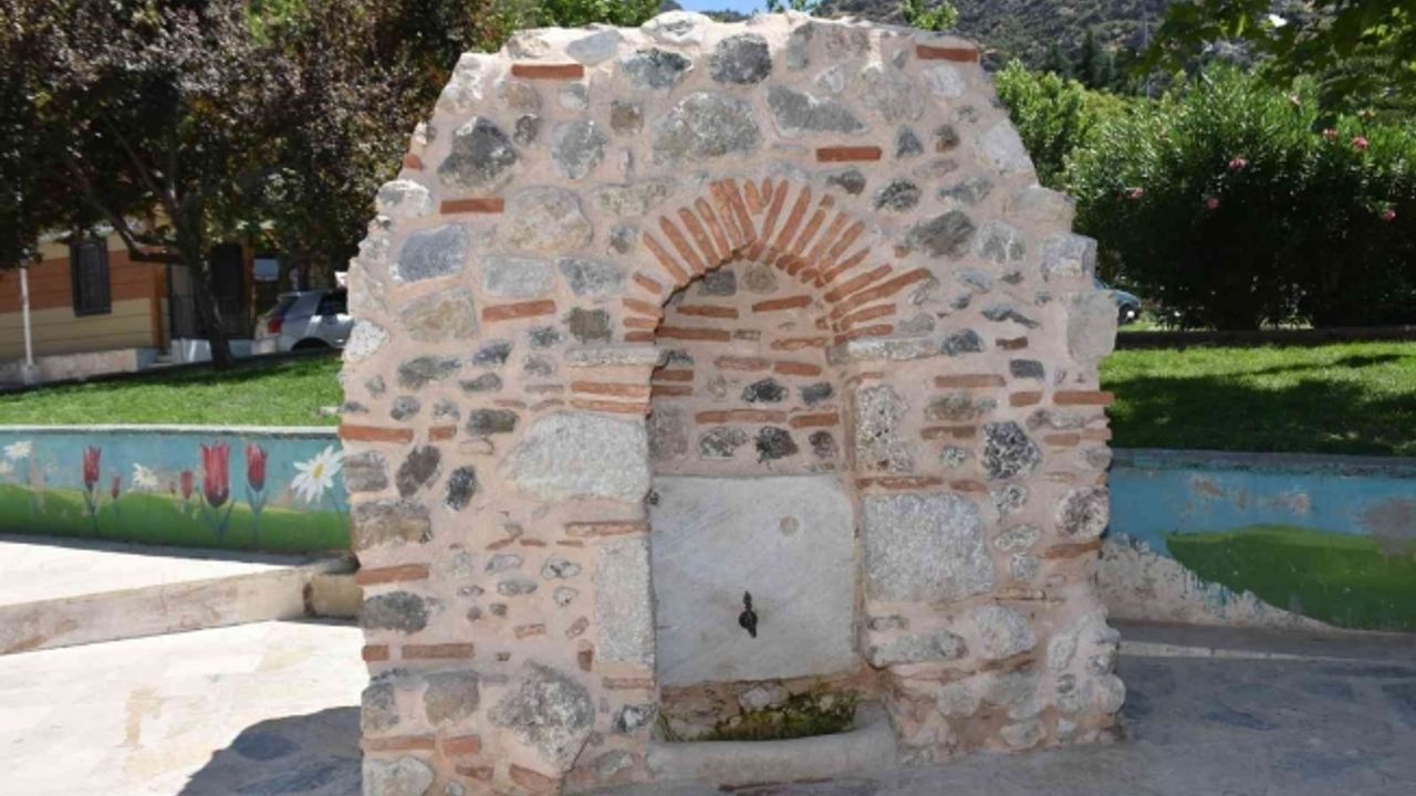 Şehzadeler Belediyesi tarihi dört çeşmeyi restore etti