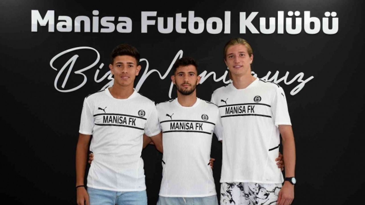 Genç futbolcular Ayberk, Berke ve Arda profesyonel oldu