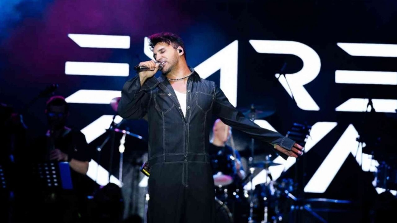 Hasta yatağından kalktı sahneye çıktı