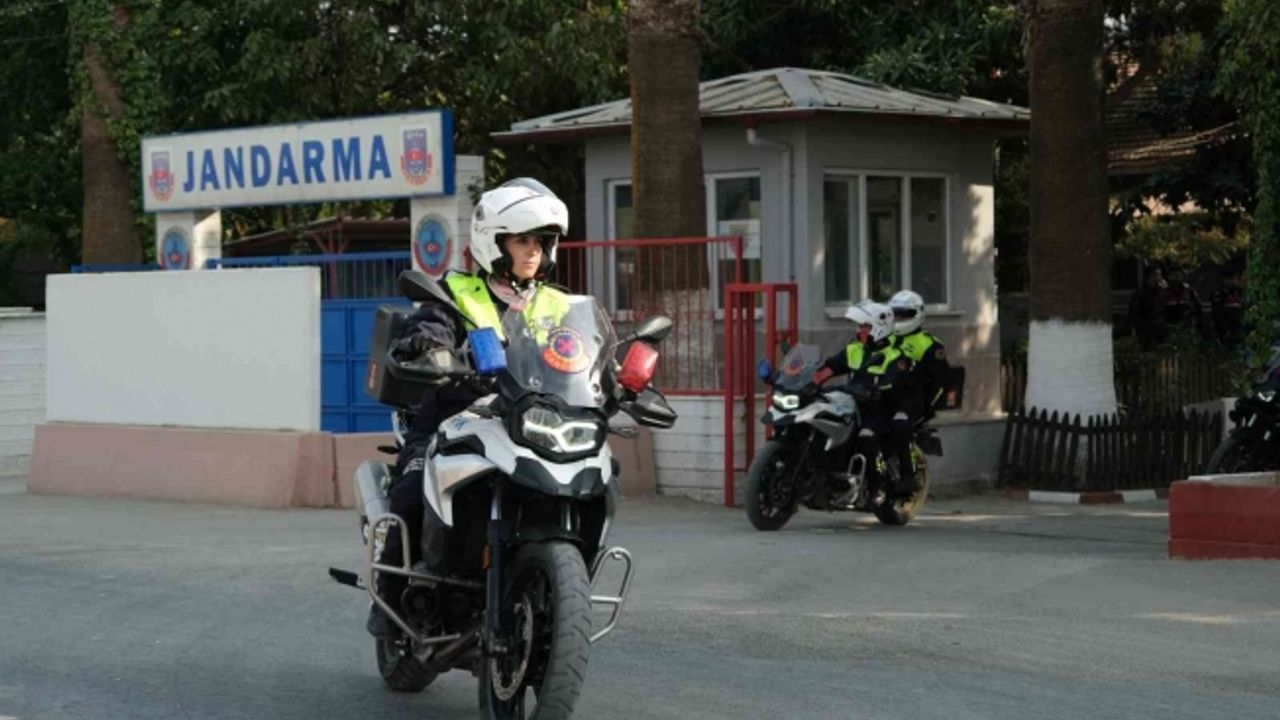Manisa’da çalıntı ve arama kayıtlı motosikletler jandarmaya yakalandı