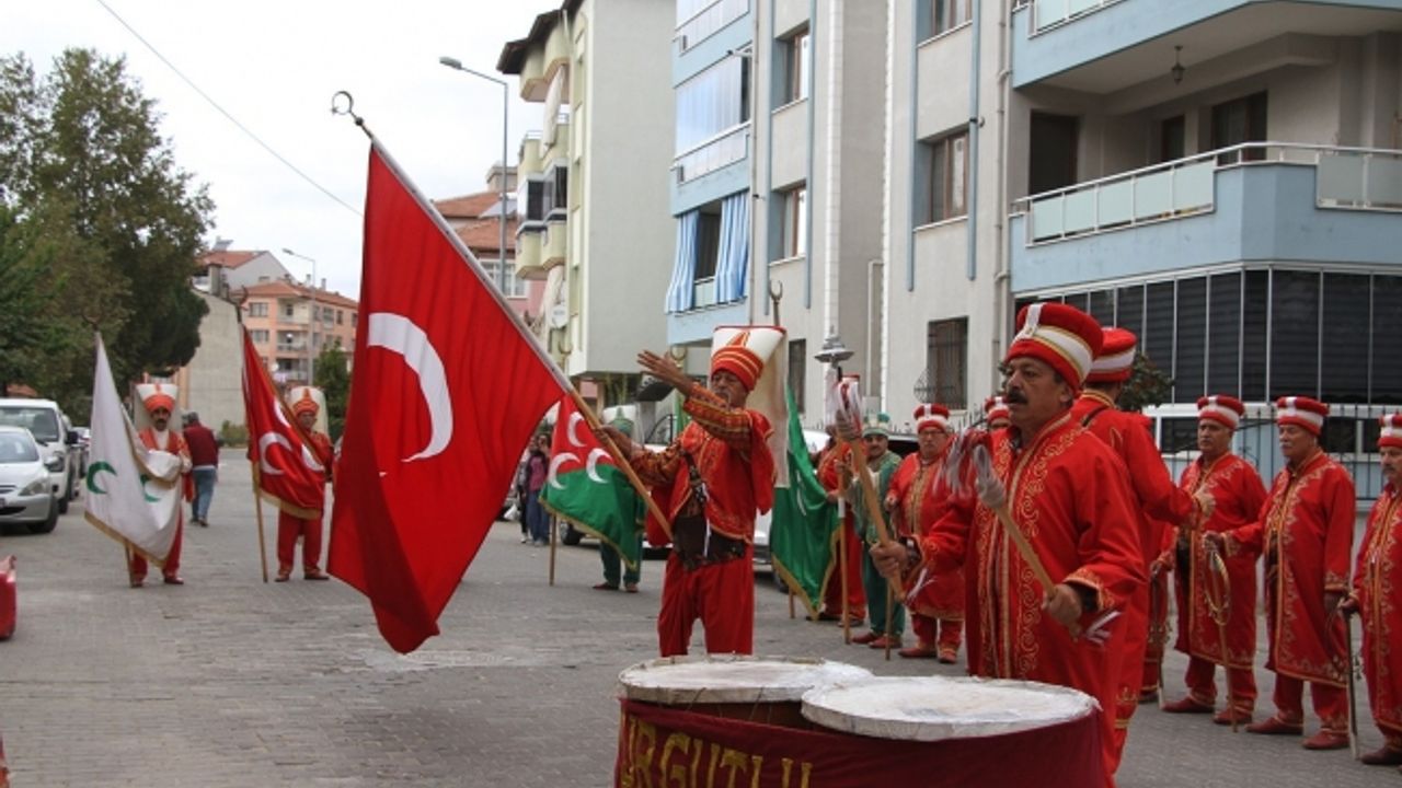 Öksüz ailesinin sünnet merasimi renkli görüntülere sahne oldu