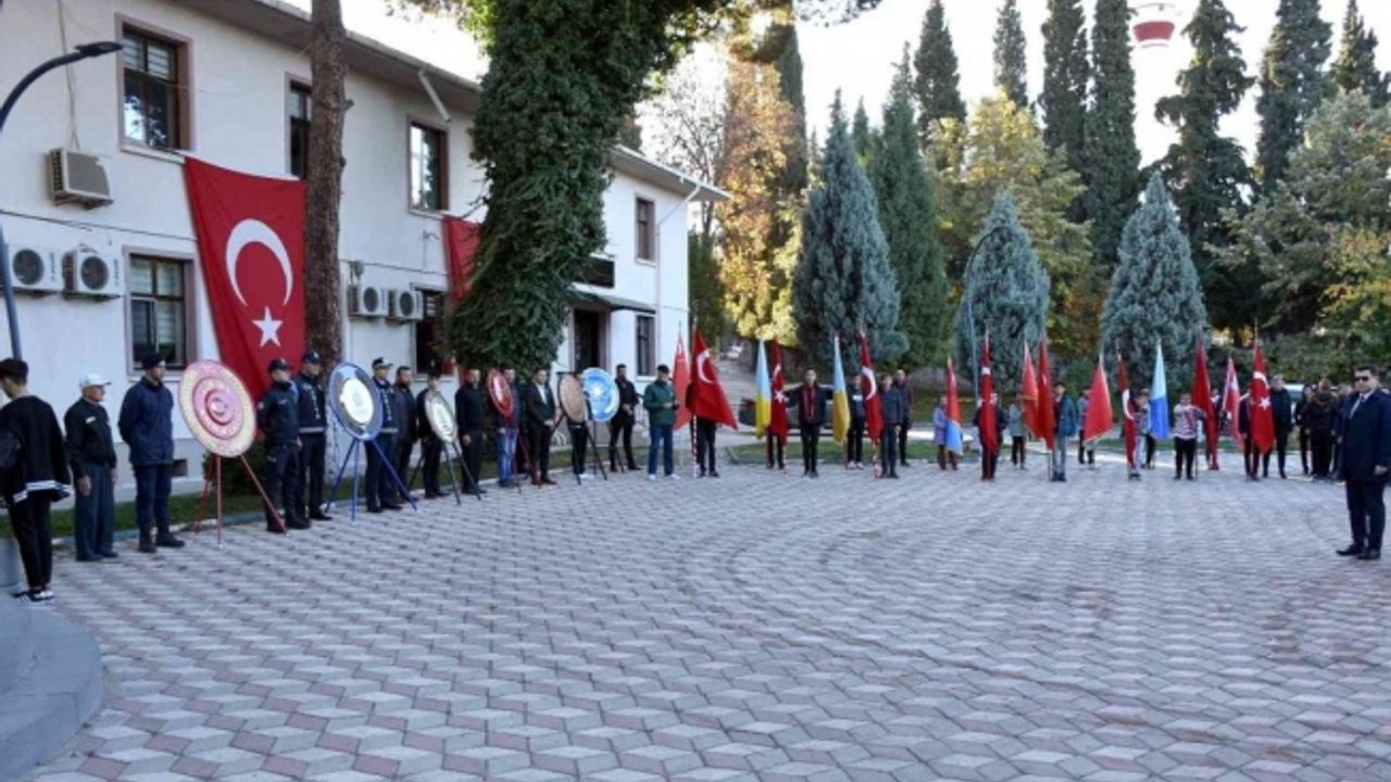 Atatürk, ebediyete intikal edişinin 84. yılında özlemle anıldı