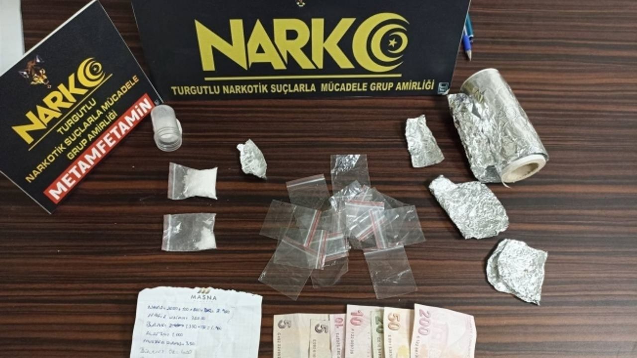 Manisa’da evlerinde metamfetamin ele geçirilen 3 şüpheli tutuklandı