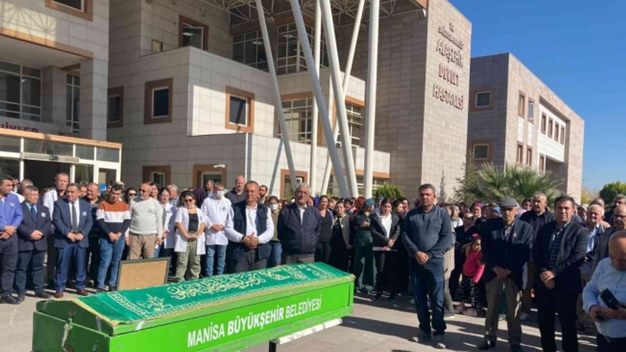 Son yolculuğuna çalıştığı hastaneden gözyaşlarıyla uğurlandı