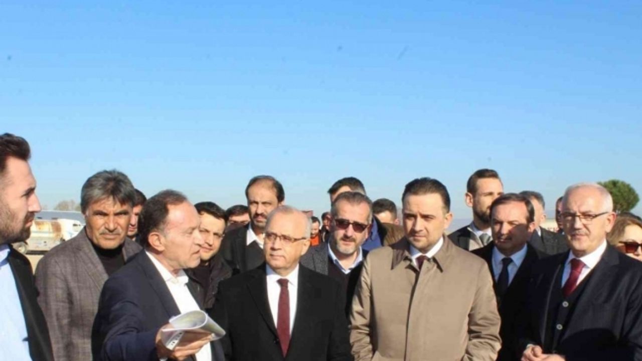 AK Partili Baybatur ve Bilen, yeni hastane ile spor kompleksini inceledi