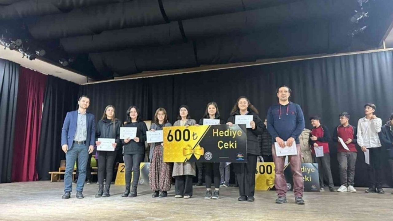 İsmet İnönü MTAL Tiyatro Kulübü, bölge finallerinde Manisa’yı temsil edecek