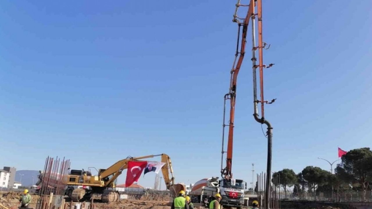 Soma’ya 7 bin kapasiteli yeni stadın temeli atıldı
