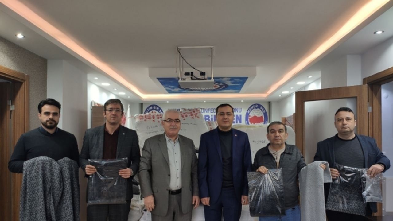Eğitim Bir Sen’den deprem bölgesine kaşkol ve panço yardımı