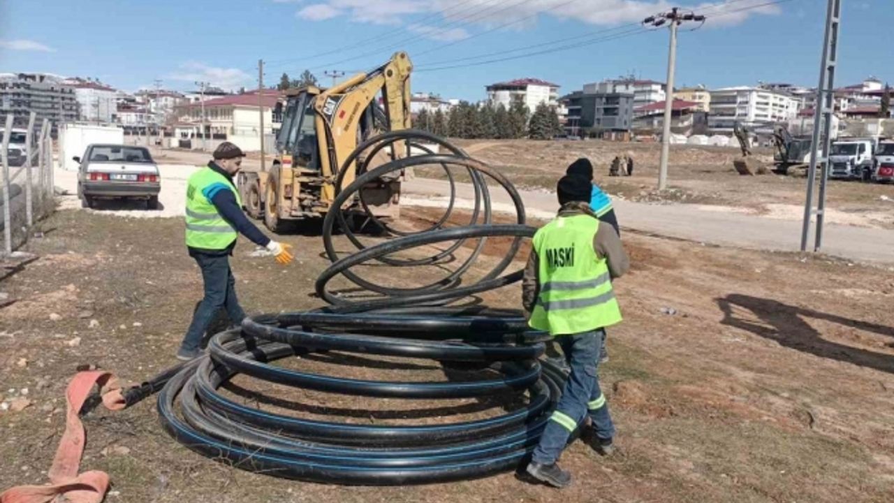 MASKİ ekipleri konteyner kente içme suyu hattı döşüyor